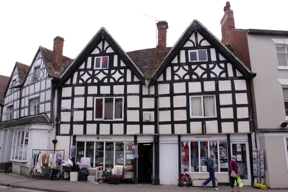 Retail unit, residential accommodation, building surveys, Warks
